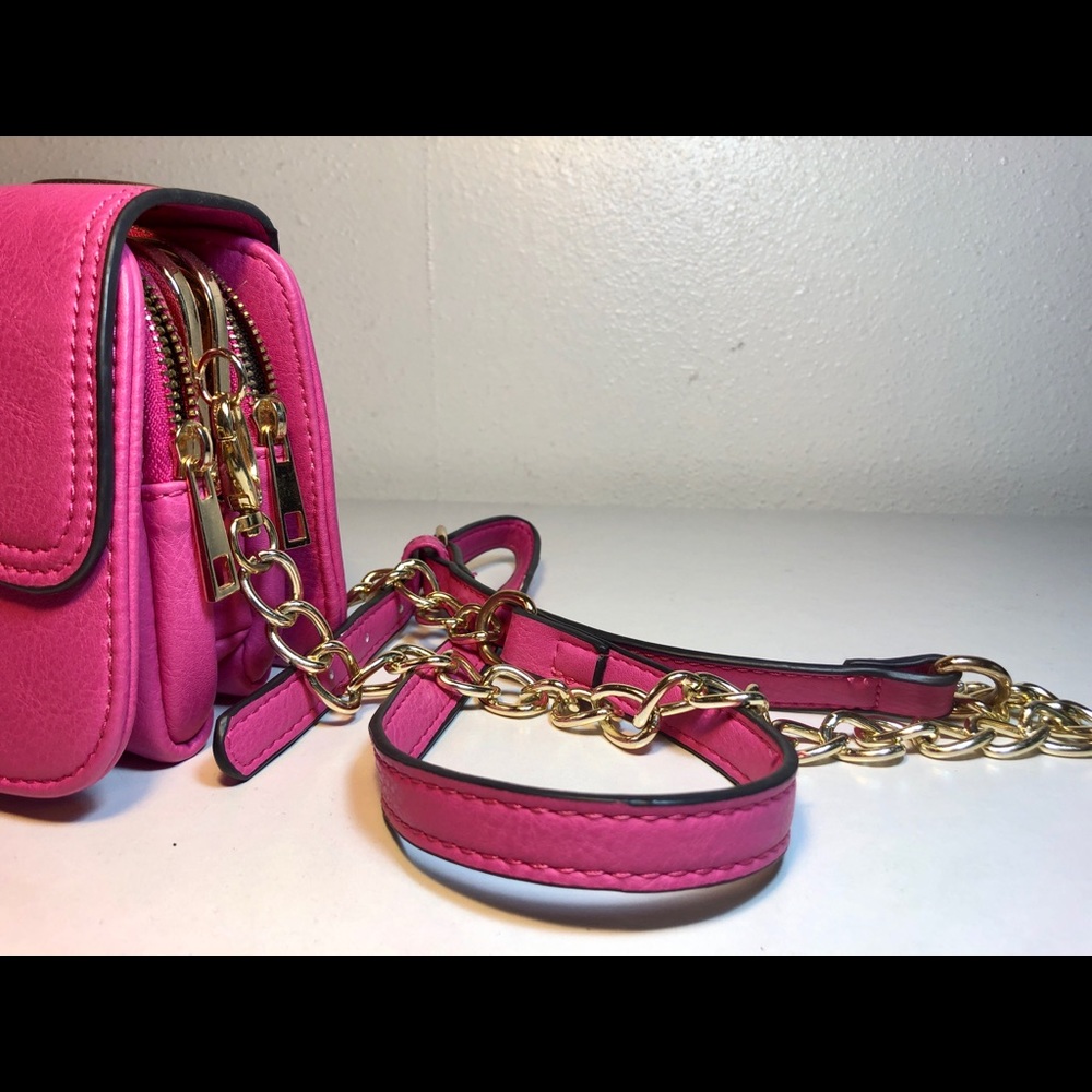 Pink bag with chains - Picture 2 of 5